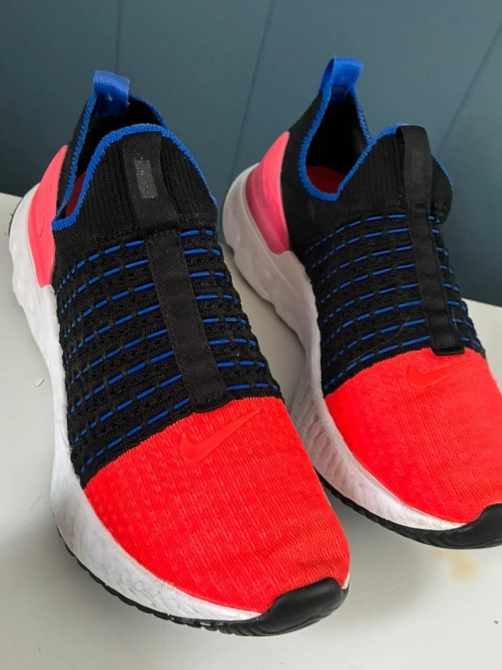 Nike Slip-On Running Shoes - Black & Bright Red